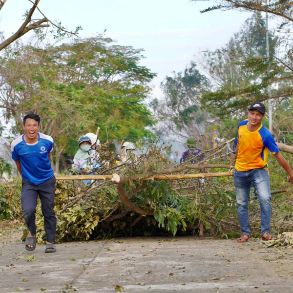 QTU – Chung tay vượt qua sau bão số 13 5 Tai Thiet Sau Bao 13
