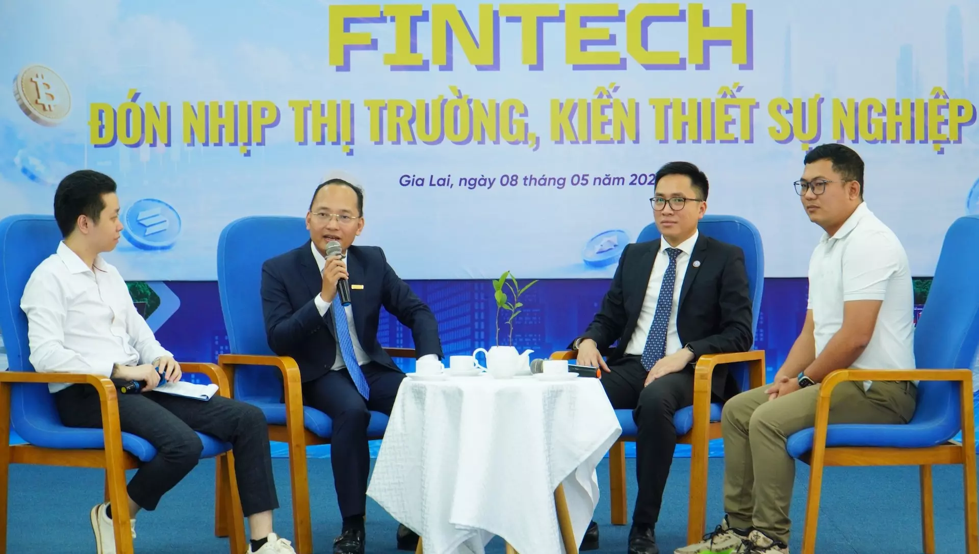 Trường Đại học Quang Trung tổ chức hội thảo “Fintech - Đón nhịp thị trường, kiến thiết sự nghiệp”