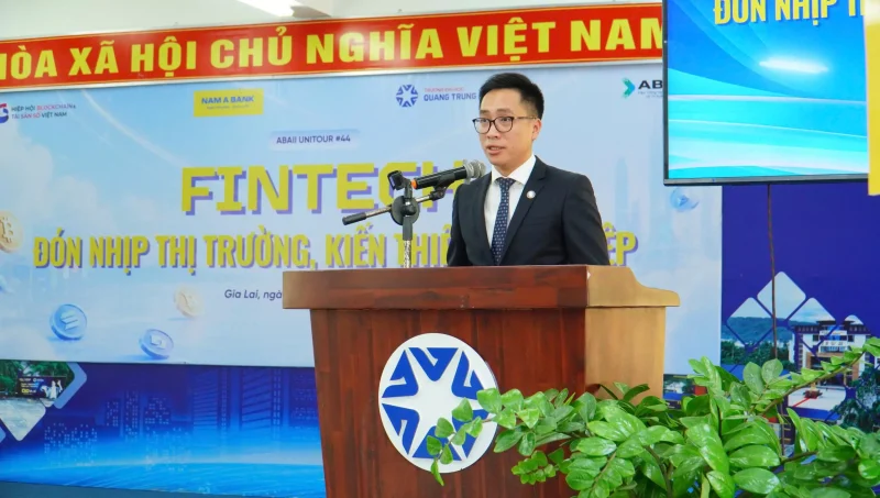 Ts To Ba Lam Phat Bieu Tai Hoi Thao Fintech Don Nhip Thi Truong Kien Thiet Su Nghiep