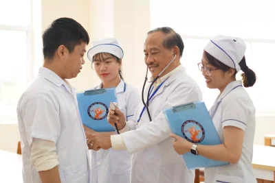 Ngành Điều dưỡng là gì? Có dễ xin việc không?
