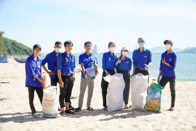 Tin tức - Sự kiện 234 Tuổi trẻ QTU hưởng ứng Ngày Môi trường thế giới 05/6/2022