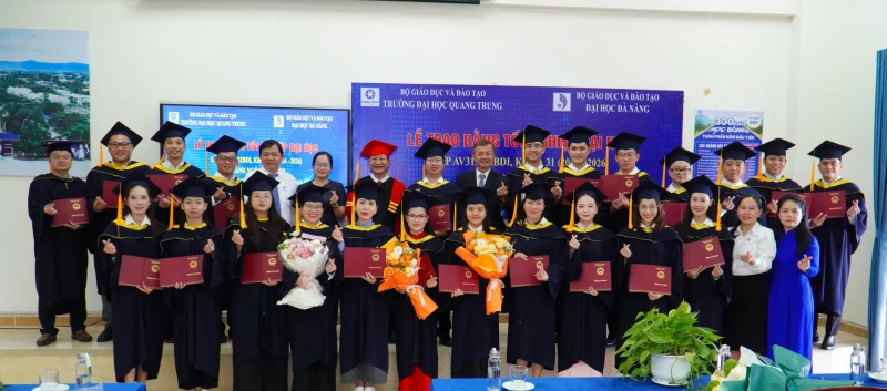 Lễ Trao bằng tốt nghiệp ngành Ngôn ngữ Anh K31